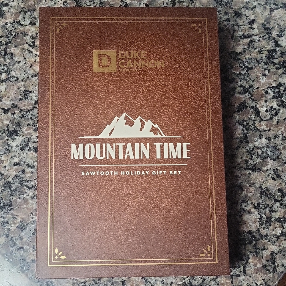 Duke Cannon Mountain Time Gift Set 10 oz soap & 1.7 oz cologne new as pictured